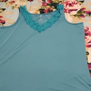 BUNDLE OF FOUR TANKS FOR ONE LOW PRICE
That’s $6 a blouse.Can’t beat that price🔥